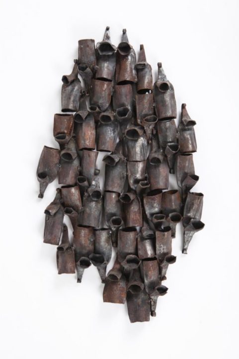 Rumeurs . assemblage de gons . 2016